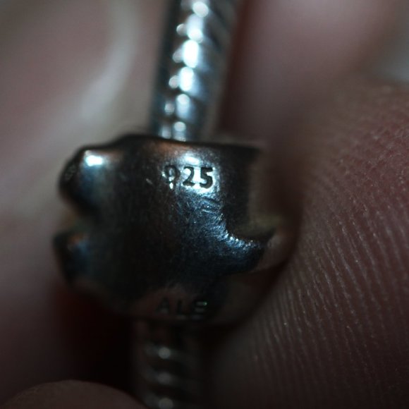 Authentic PANDORA *RETIRED* STERLING KITTY CHARM - Picture 3 of 3